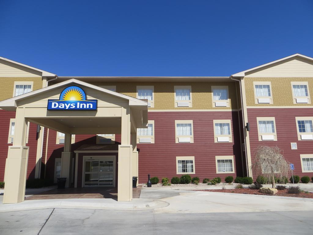 Days Inn By Wyndham Ellis Exteriör bild